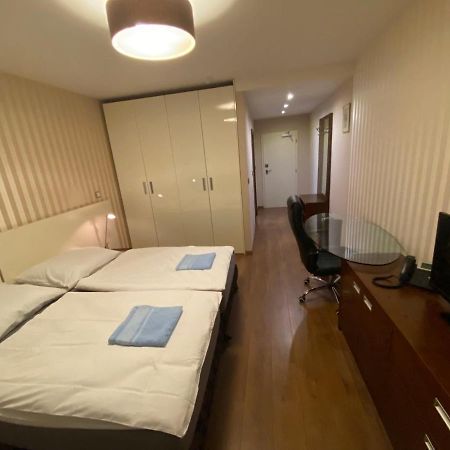 Golden Fish Apartmany Xia Plzen Exterior photo
