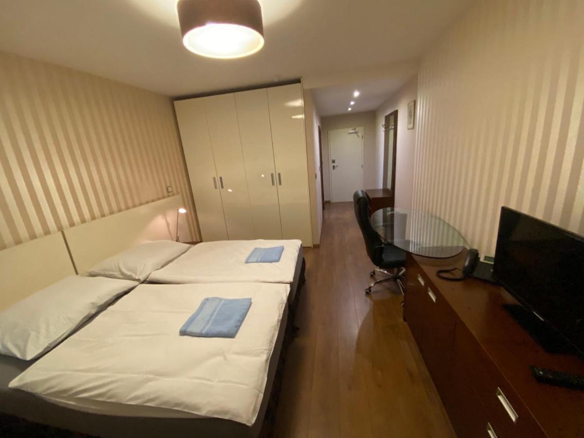 Golden Fish Apartmany Xia Plzen Exterior photo
