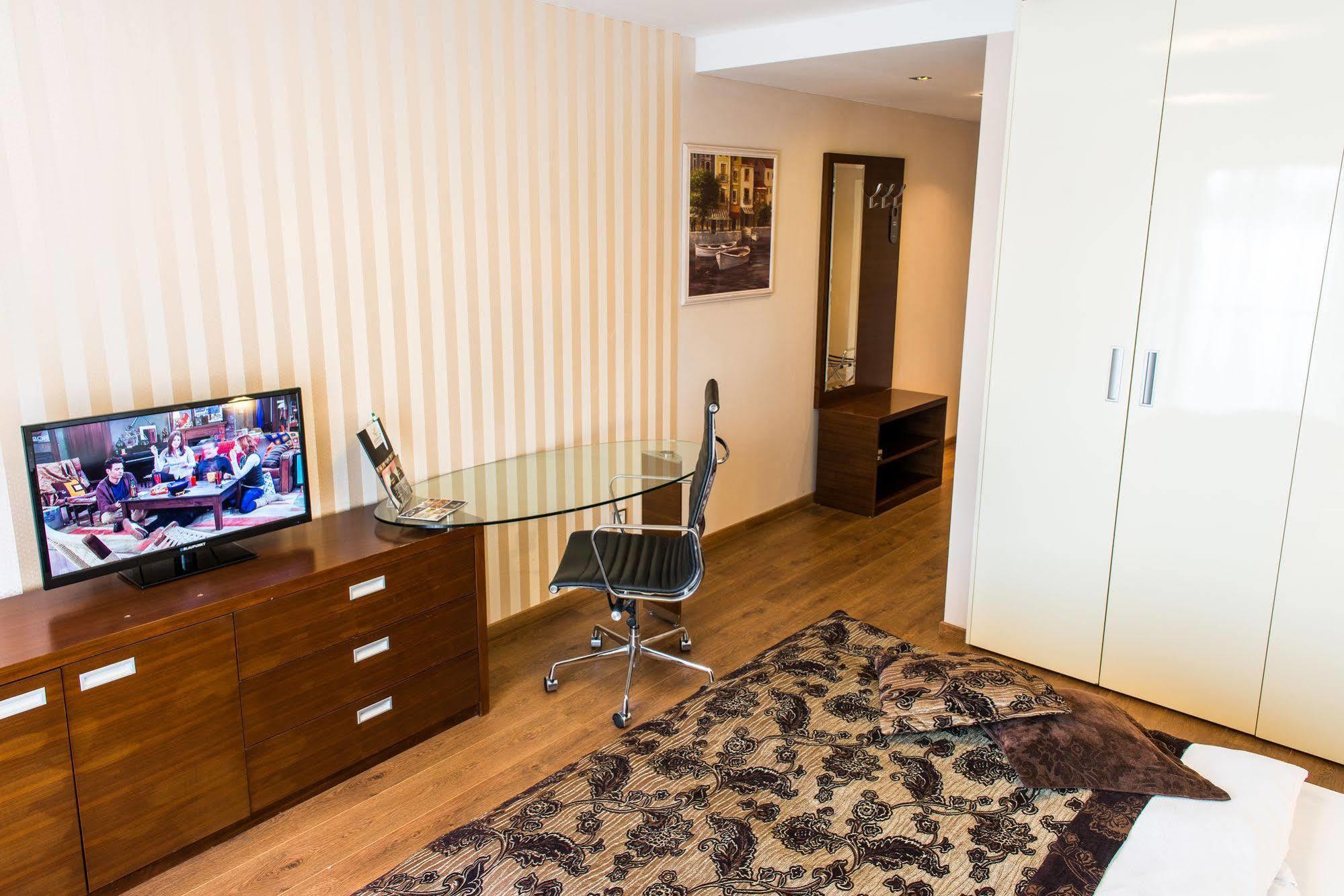 Golden Fish Apartmany Xia Plzen Exterior photo