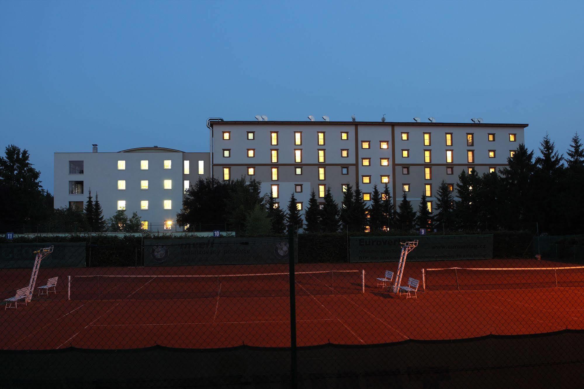 Golden Fish Apartmany Xia Plzen Exterior photo